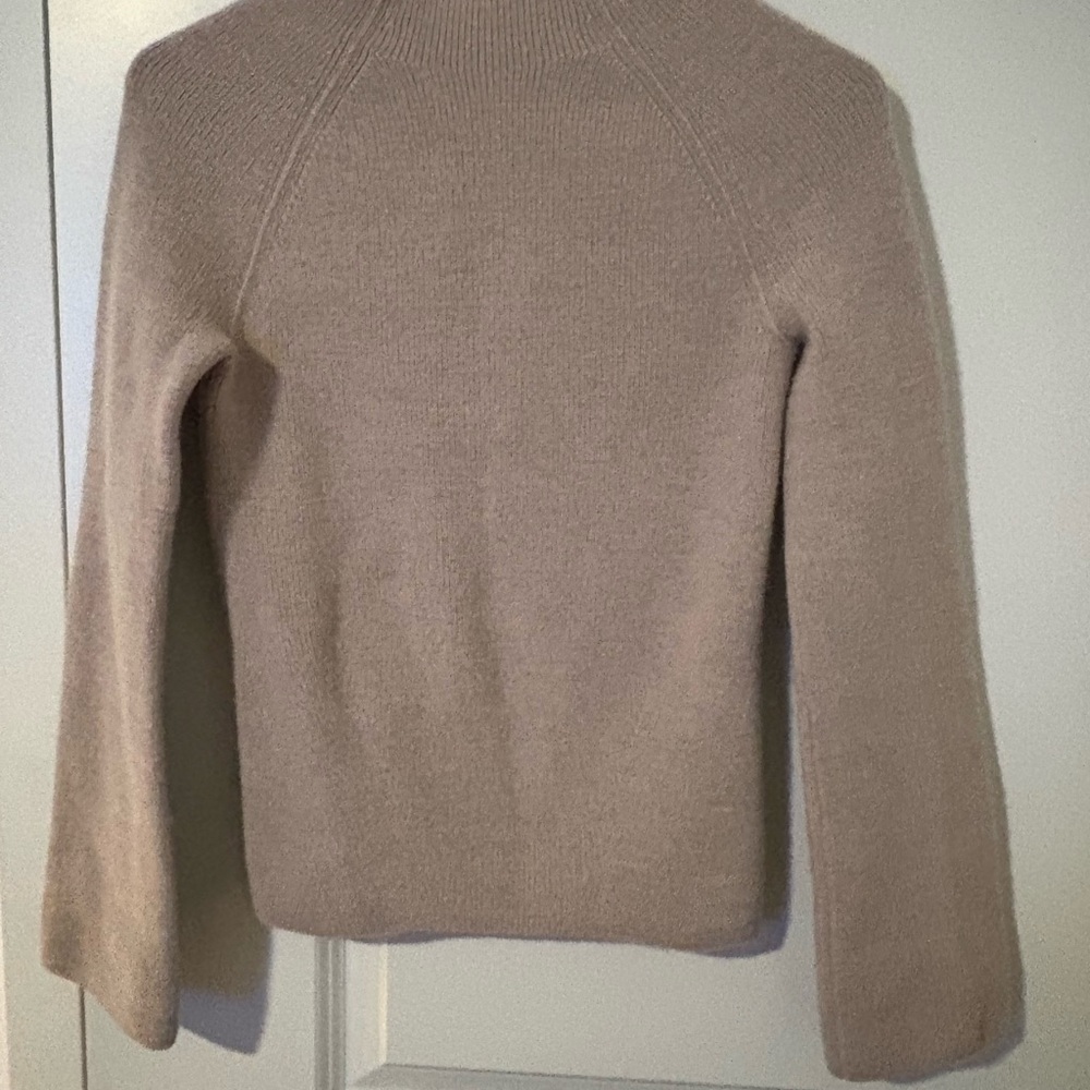 Women's cream  banana republic sweater